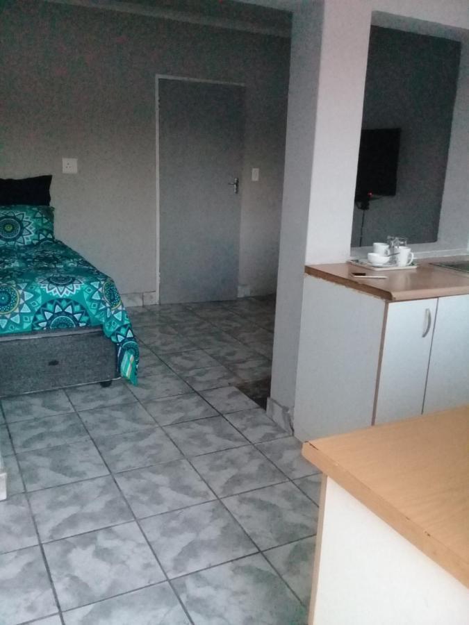 Tl Yahweh Guest House Boksburg Extérieur photo
